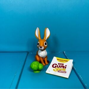 ⭐️ Zuru - Gumi Yum Surprise - Wildlife Series - Rabbit w/ Broccoli accessory